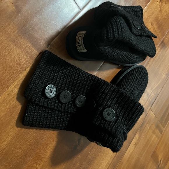 COPY - UGG Women's Classic Cardy Winter Boot - Picture 8 of 9